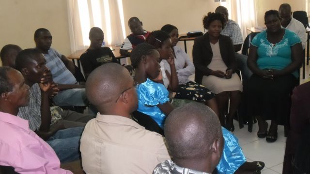 Participants in turn discussing what it's like to be male/female in the sugar industry using the DEPI bi-focal process